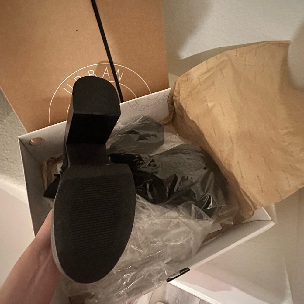 urban outfitters harper ultra platform NIB rare - Picture 3 of 5
